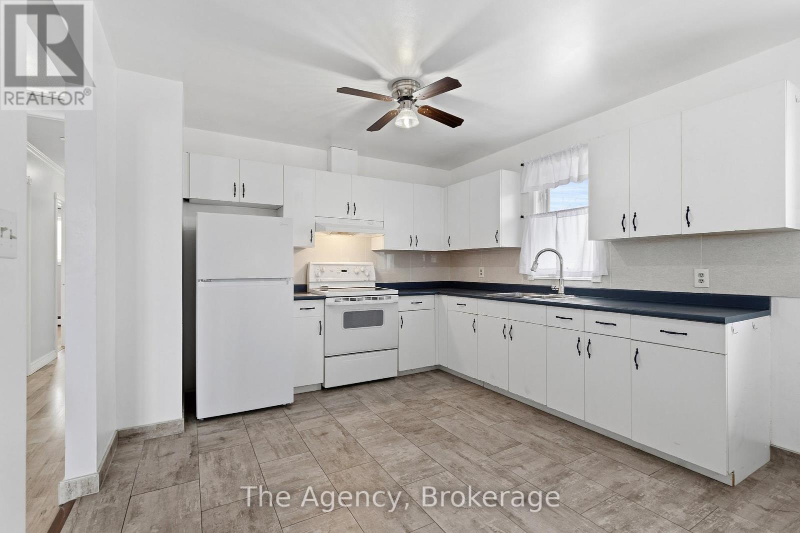 379 Southworth Street S, Welland, Ontario  L3B 2A1 - Photo 10 - X12798254