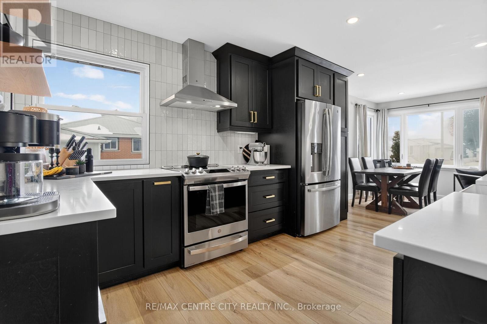 196 Byron Street, Zorra (Thamesford), Ontario  N0M 2M0 - Photo 12 - X12797646