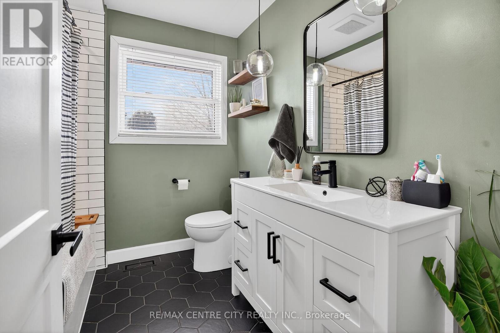 196 Byron Street, Zorra (Thamesford), Ontario  N0M 2M0 - Photo 28 - X12797646