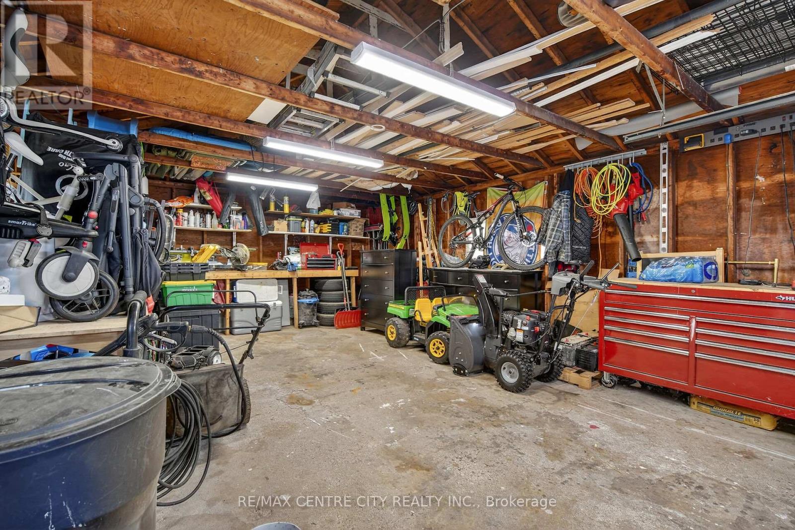 196 Byron Street, Zorra (Thamesford), Ontario  N0M 2M0 - Photo 34 - X12797646