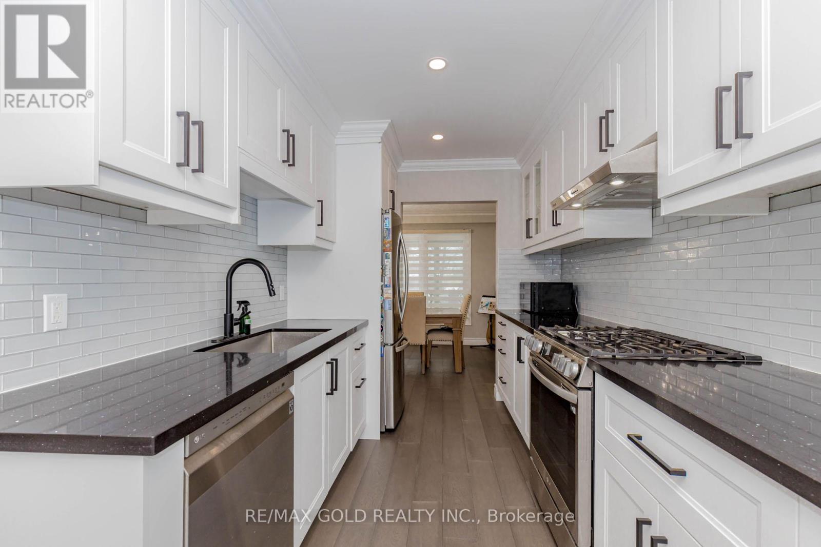 95 Fontainbleau Drive, Toronto, Ontario  M2M 1P1 - Photo 13 - C12798378