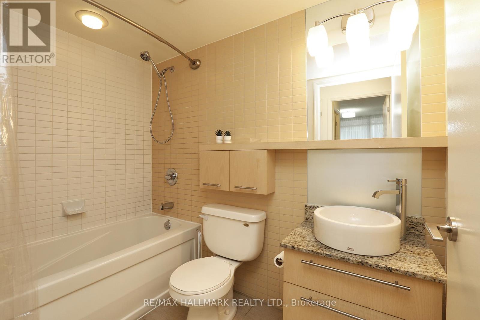 1705 - 25 Carlton Street, Toronto, Ontario  M5B 1L4 - Photo 12 - C12798392