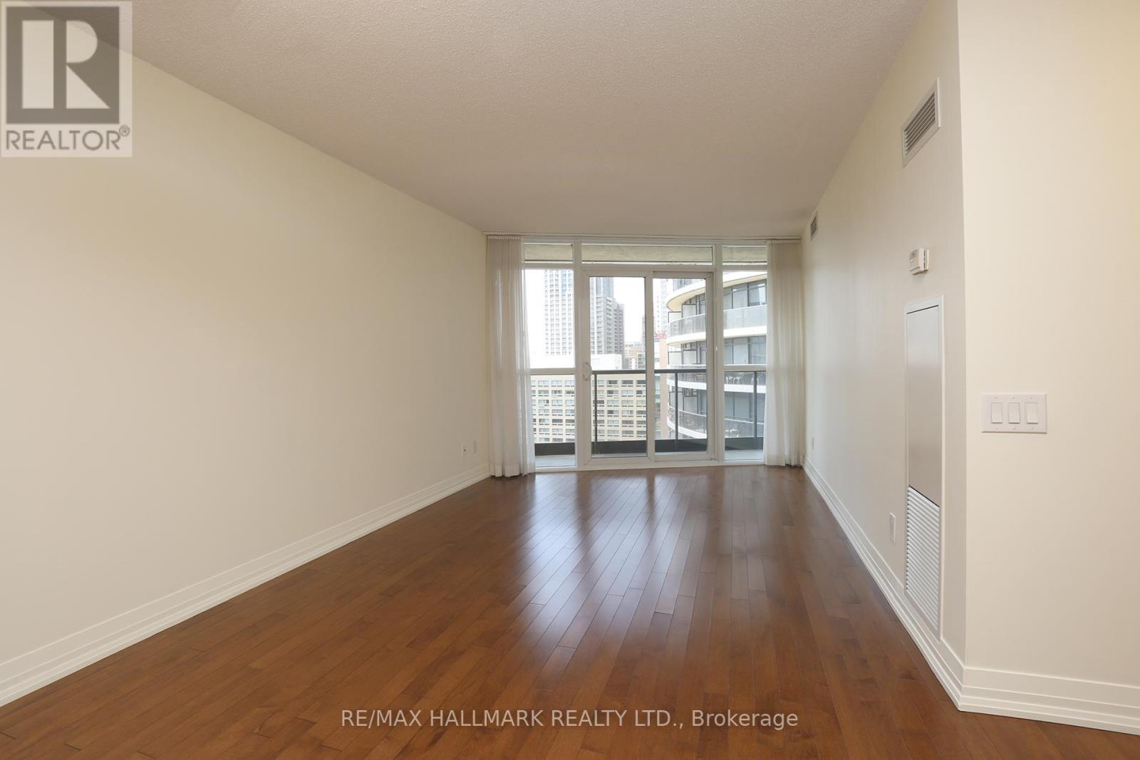 1705 - 25 Carlton Street, Toronto, Ontario  M5B 1L4 - Photo 6 - C12798392