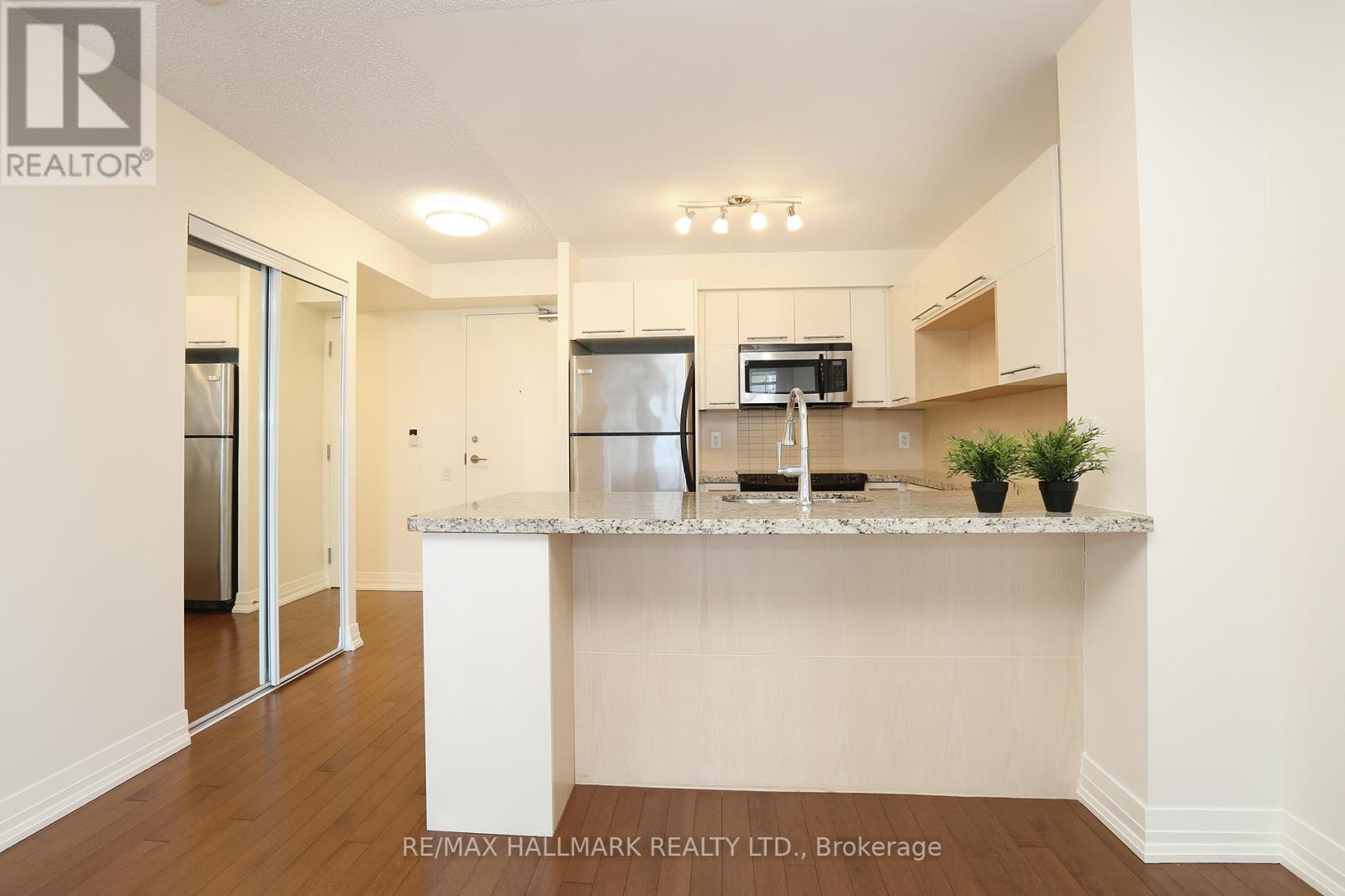 1705 - 25 Carlton Street, Toronto, Ontario  M5B 1L4 - Photo 8 - C12798392