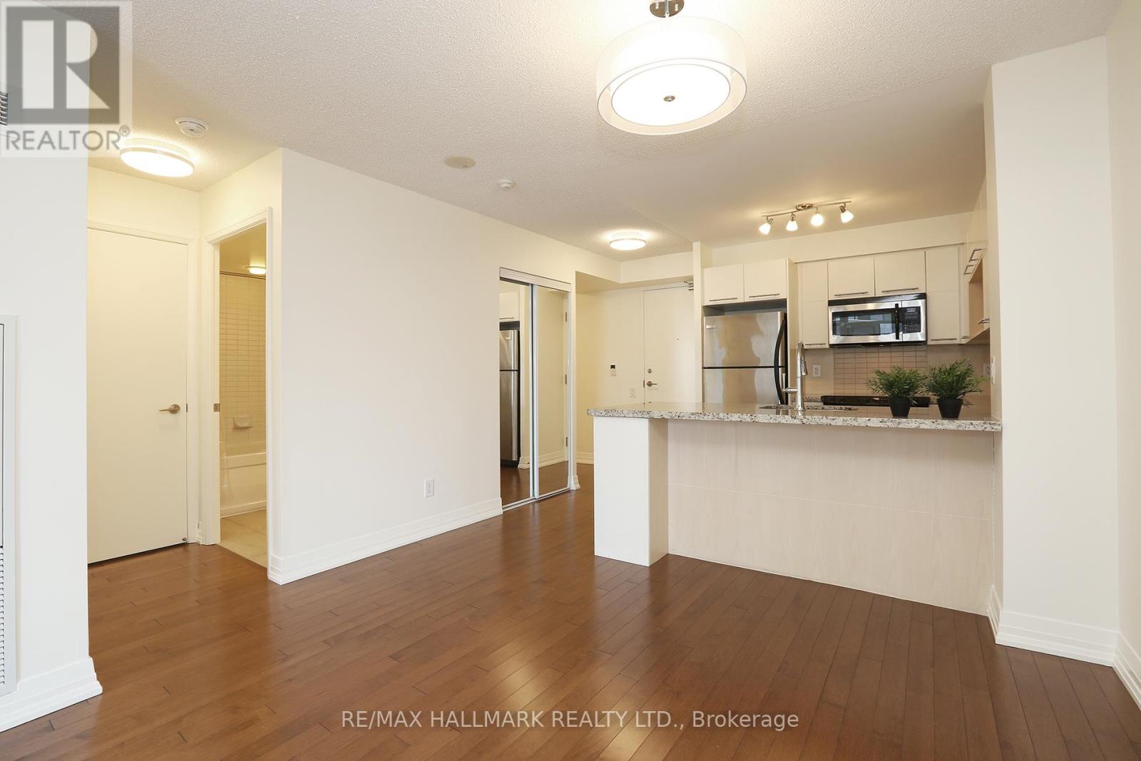 1705 - 25 Carlton Street, Toronto, Ontario  M5B 1L4 - Photo 9 - C12798392