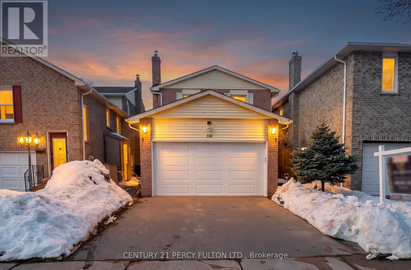 708 Abingdon Court, Pickering, Ontario  L1W 3M7 - Photo 2 - E12798118