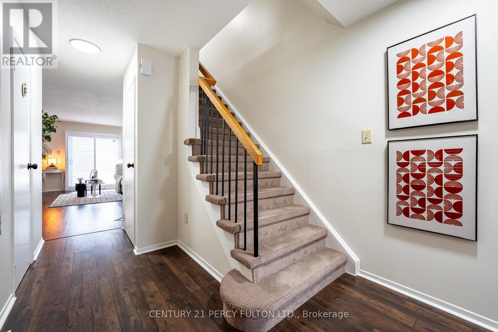 708 Abingdon Court, Pickering, Ontario  L1W 3M7 - Photo 4 - E12798118