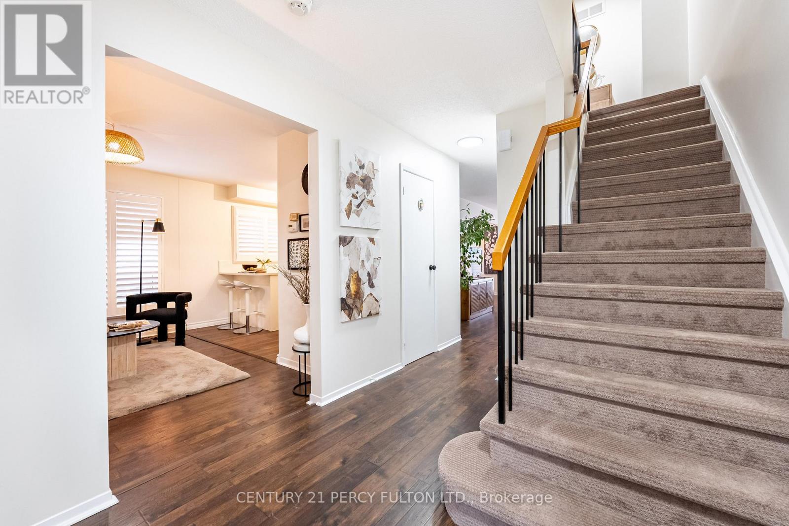 708 Abingdon Court, Pickering, Ontario  L1W 3M7 - Photo 5 - E12798118