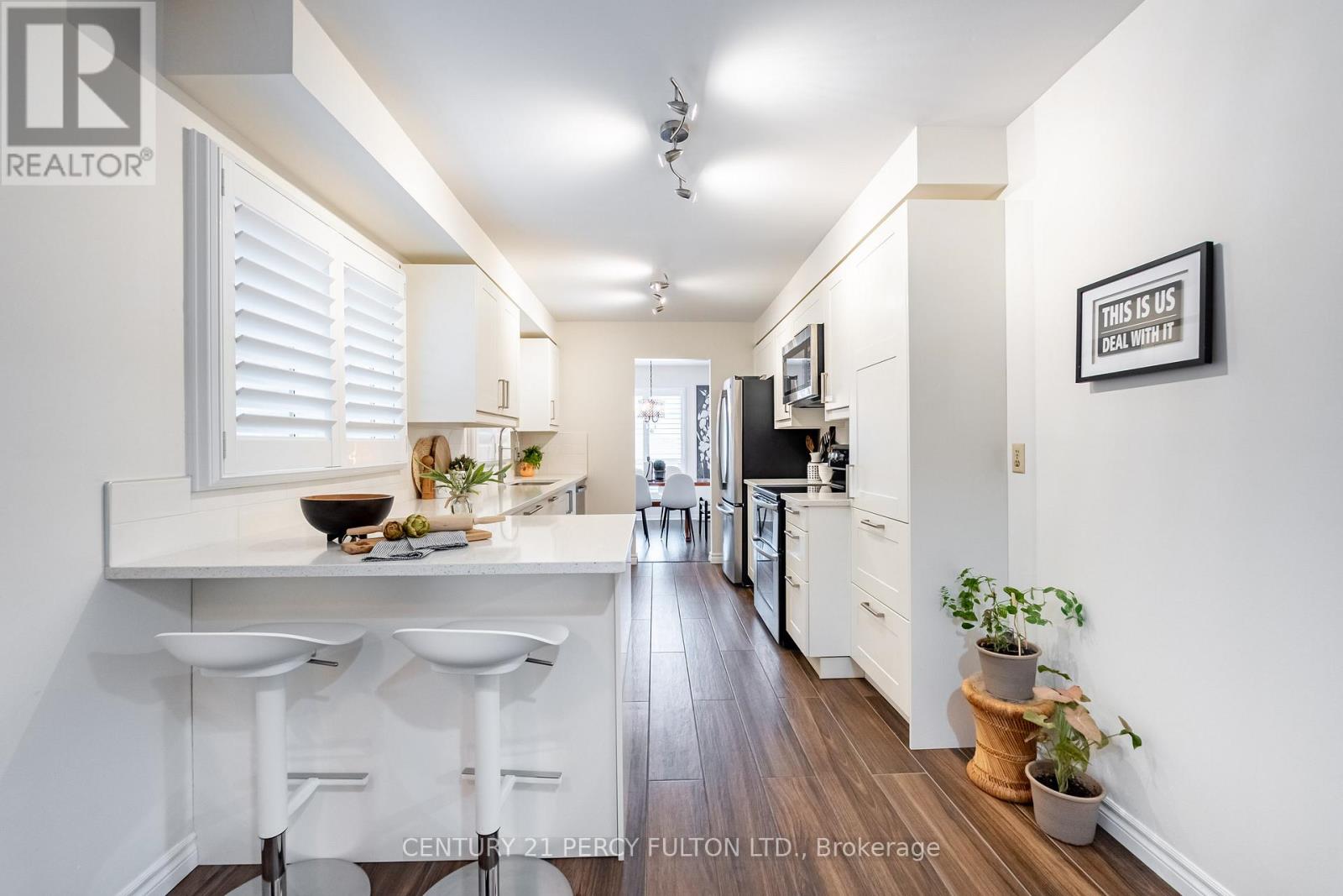 708 Abingdon Court, Pickering, Ontario  L1W 3M7 - Photo 8 - E12798118