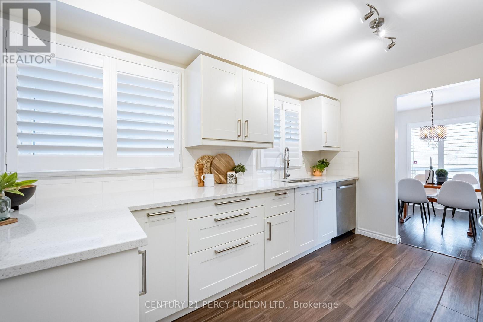 708 Abingdon Court, Pickering, Ontario  L1W 3M7 - Photo 9 - E12798118