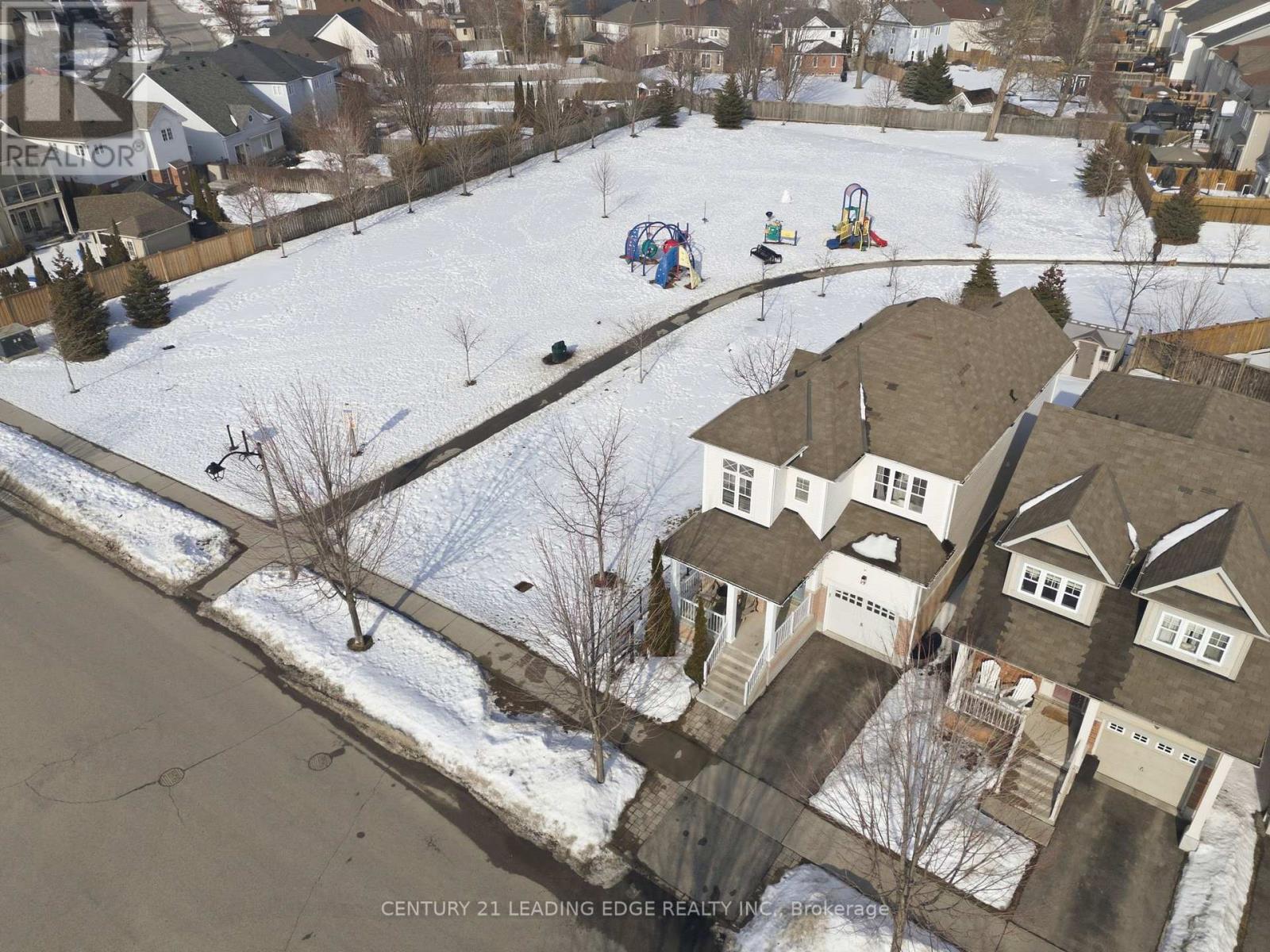 27 Majestic Street, Whitby, Ontario  L1N 0H3 - Photo 3 - E12798316