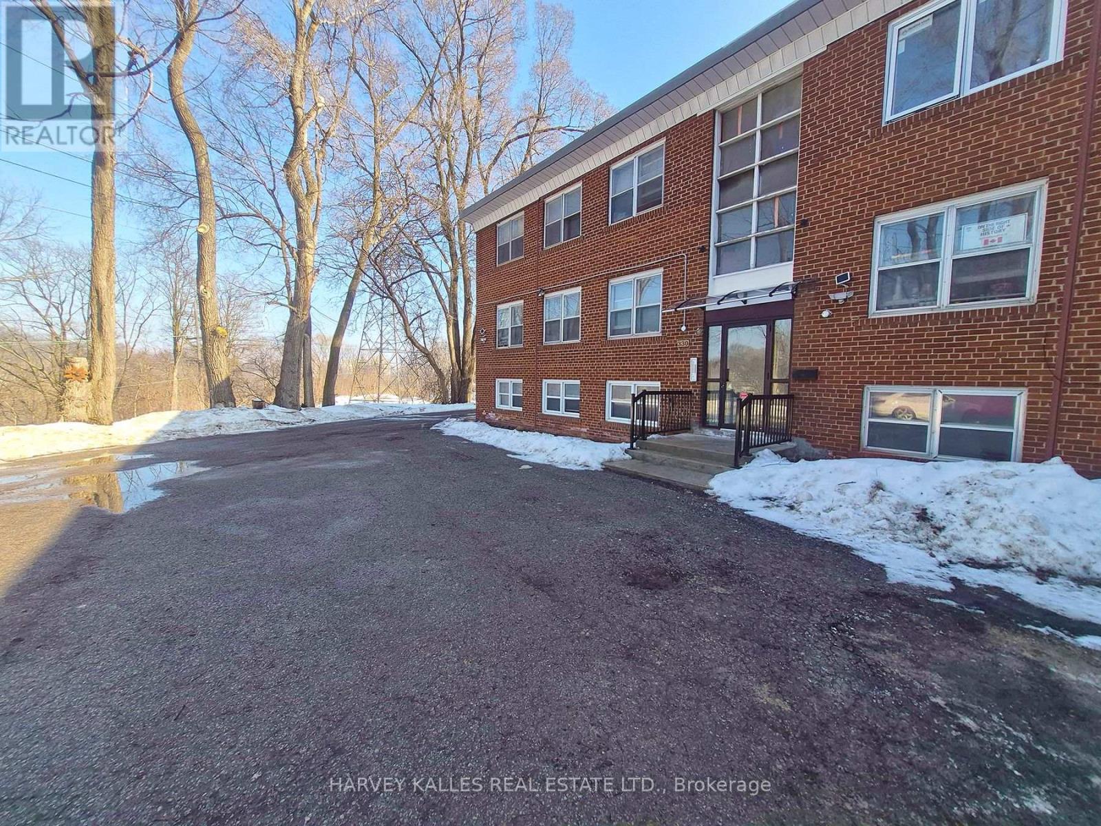 6 - 330 CHISHOLM AVENUE, Toronto, Ontario