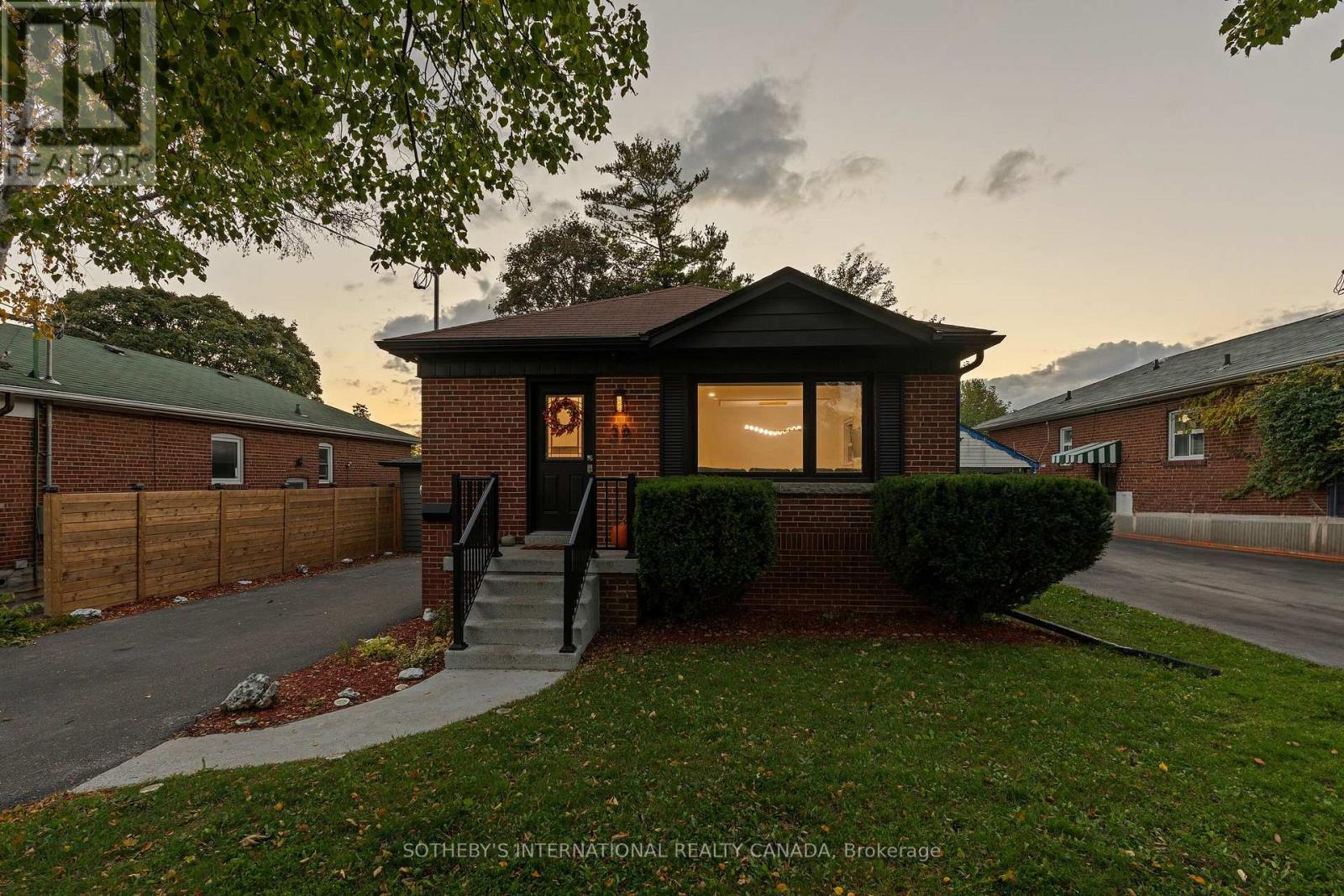 38 Vauxhall Drive, Toronto, Ontario  M1P 1P7 - Photo 2 - E12798388