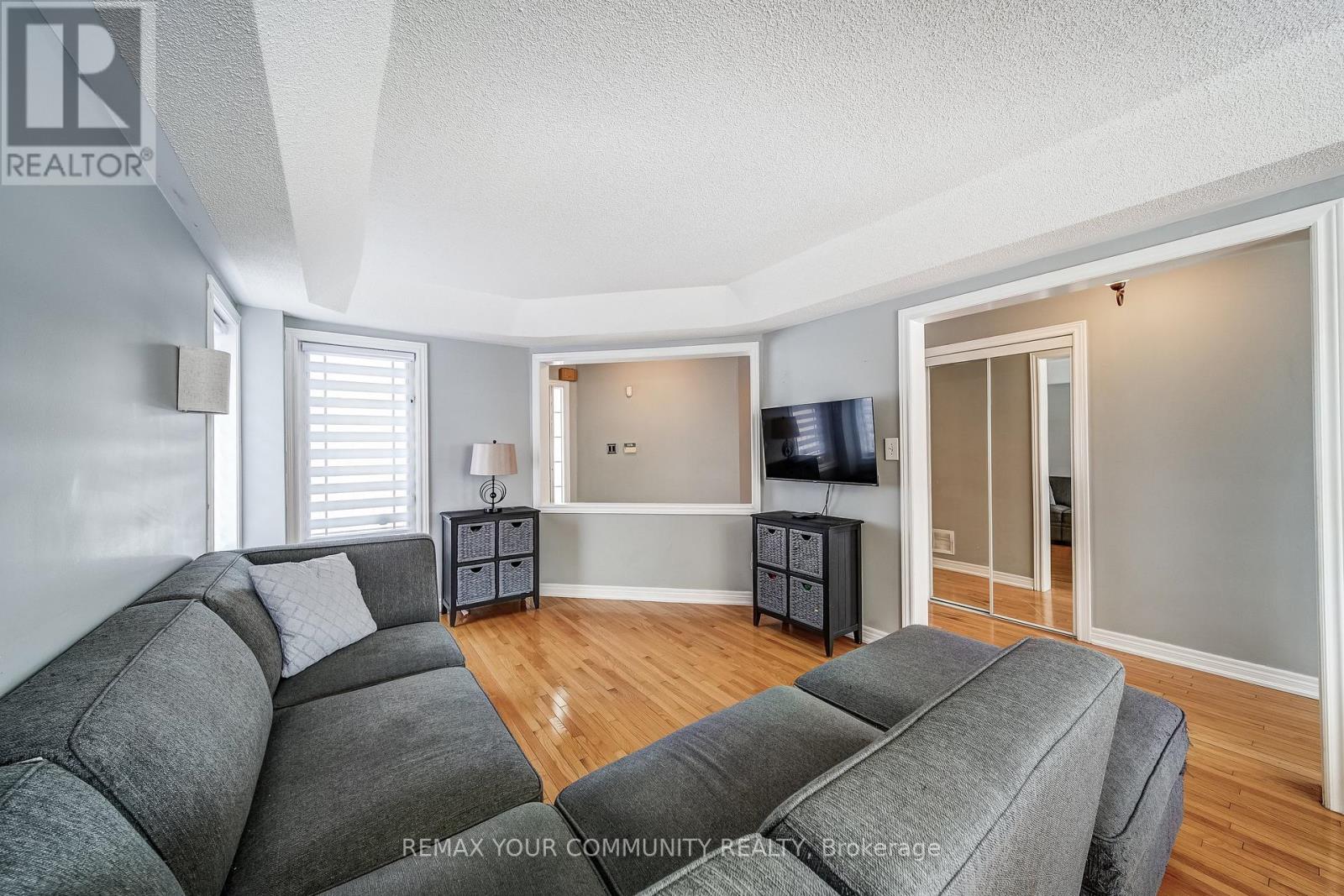 93 Amberview Drive, Georgina, Ontario  L4P 3Y4 - Photo 10 - N12798132