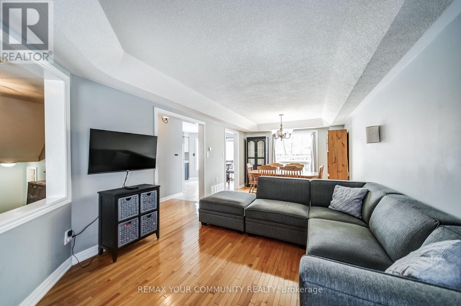 93 Amberview Drive, Georgina, Ontario  L4P 3Y4 - Photo 11 - N12798132