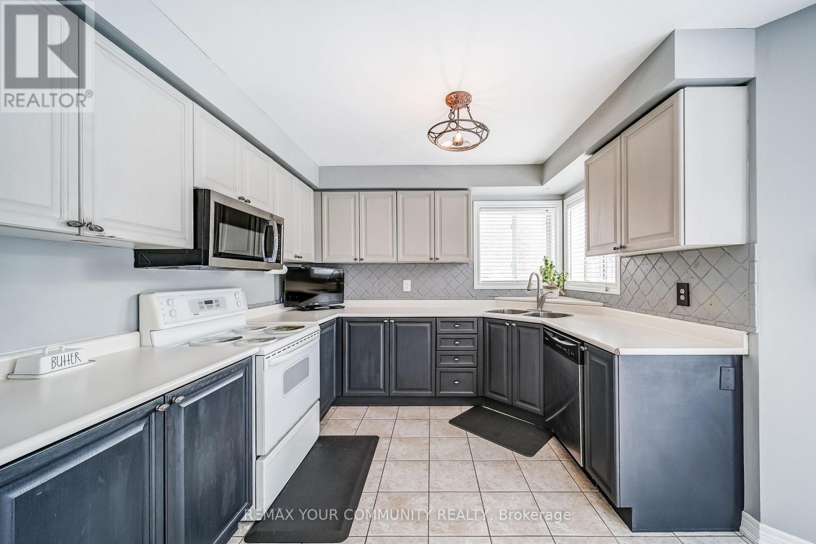 93 Amberview Drive, Georgina, Ontario  L4P 3Y4 - Photo 13 - N12798132