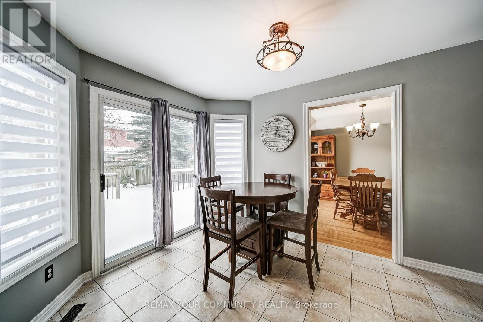 93 Amberview Drive, Georgina, Ontario  L4P 3Y4 - Photo 17 - N12798132