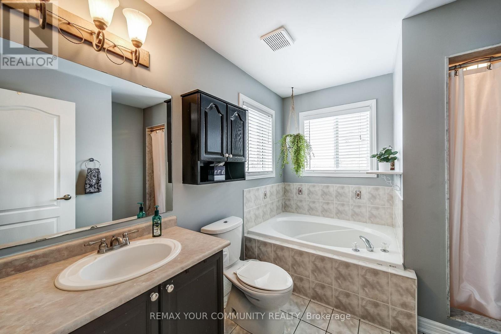 93 Amberview Drive, Georgina, Ontario  L4P 3Y4 - Photo 27 - N12798132