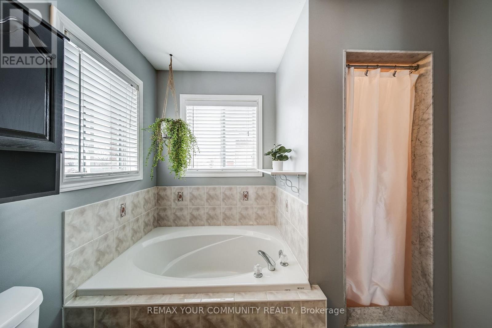 93 Amberview Drive, Georgina, Ontario  L4P 3Y4 - Photo 28 - N12798132