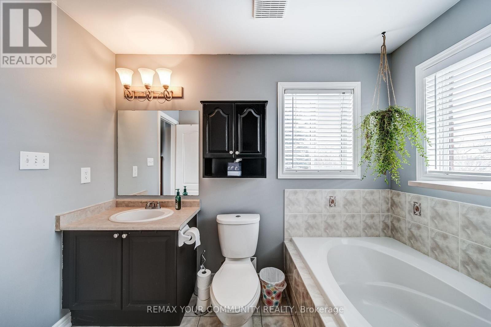 93 Amberview Drive, Georgina, Ontario  L4P 3Y4 - Photo 29 - N12798132