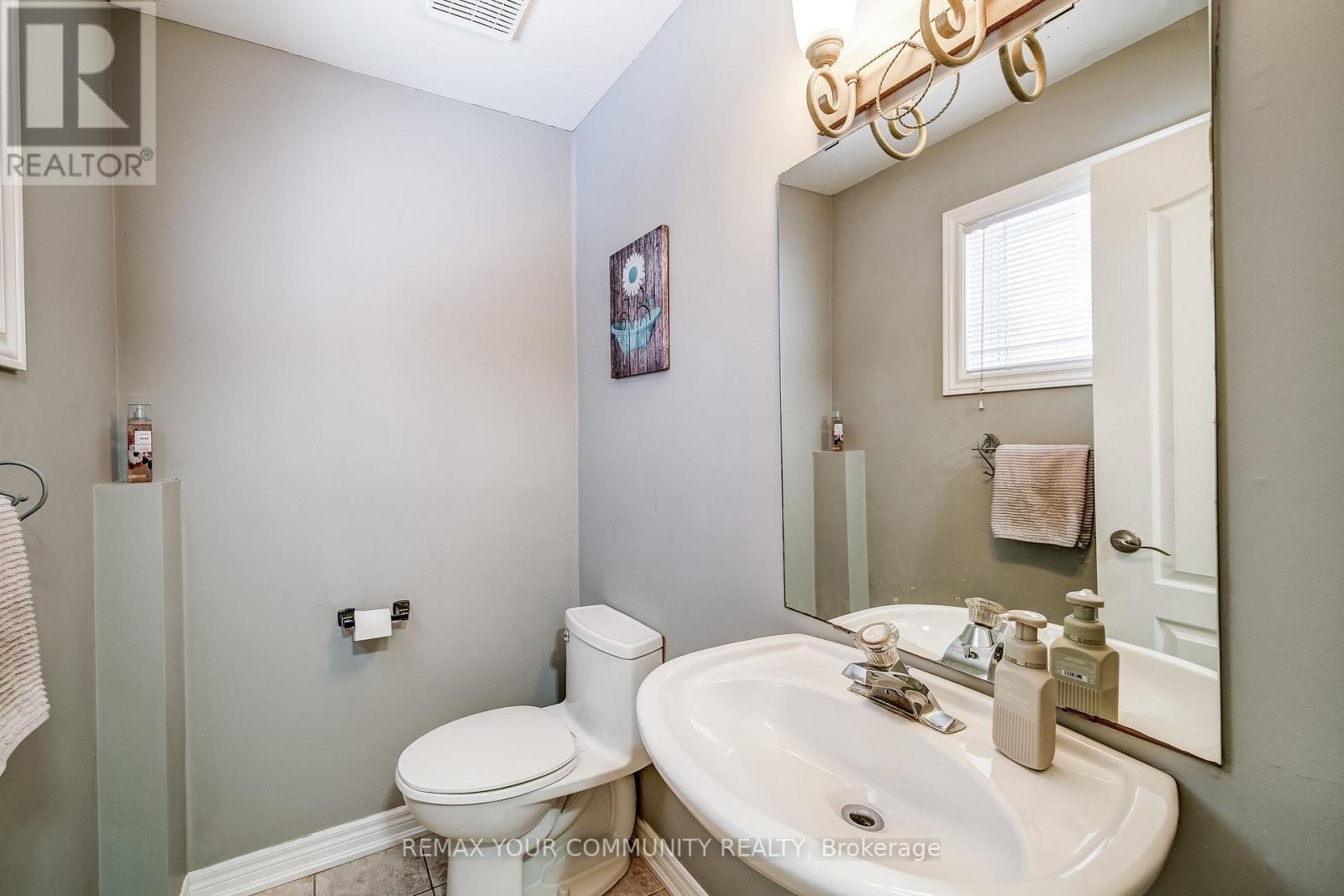 93 Amberview Drive, Georgina, Ontario  L4P 3Y4 - Photo 3 - N12798132