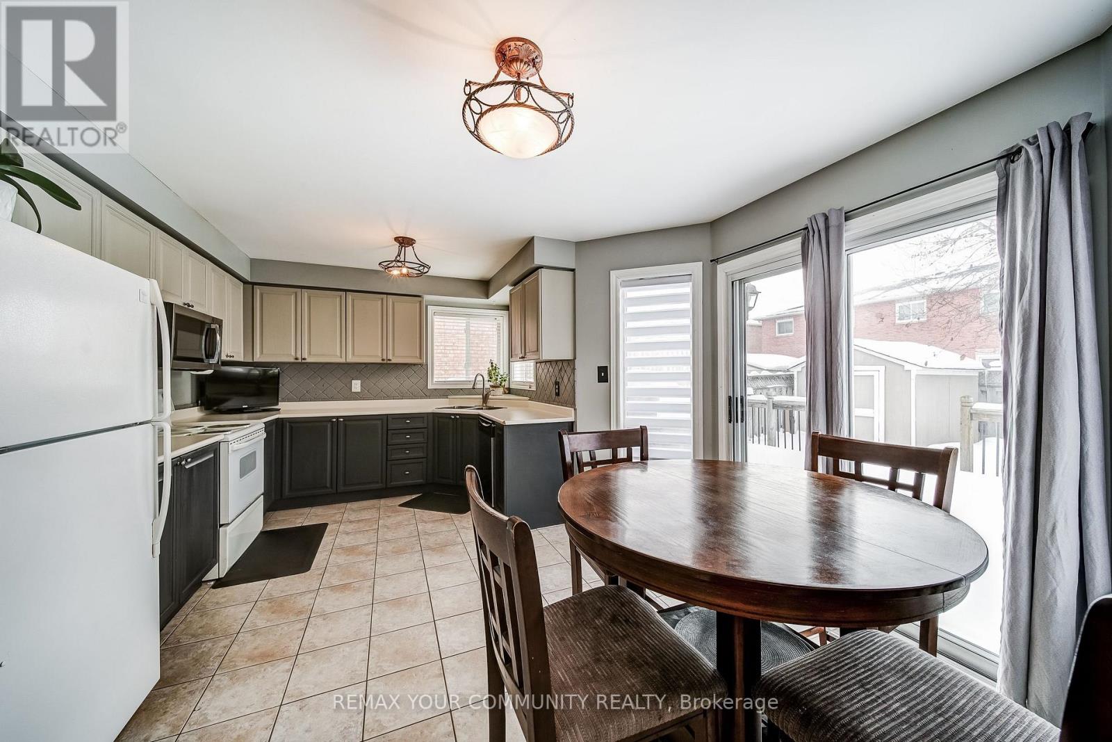 93 Amberview Drive, Georgina, Ontario  L4P 3Y4 - Photo 47 - N12798132