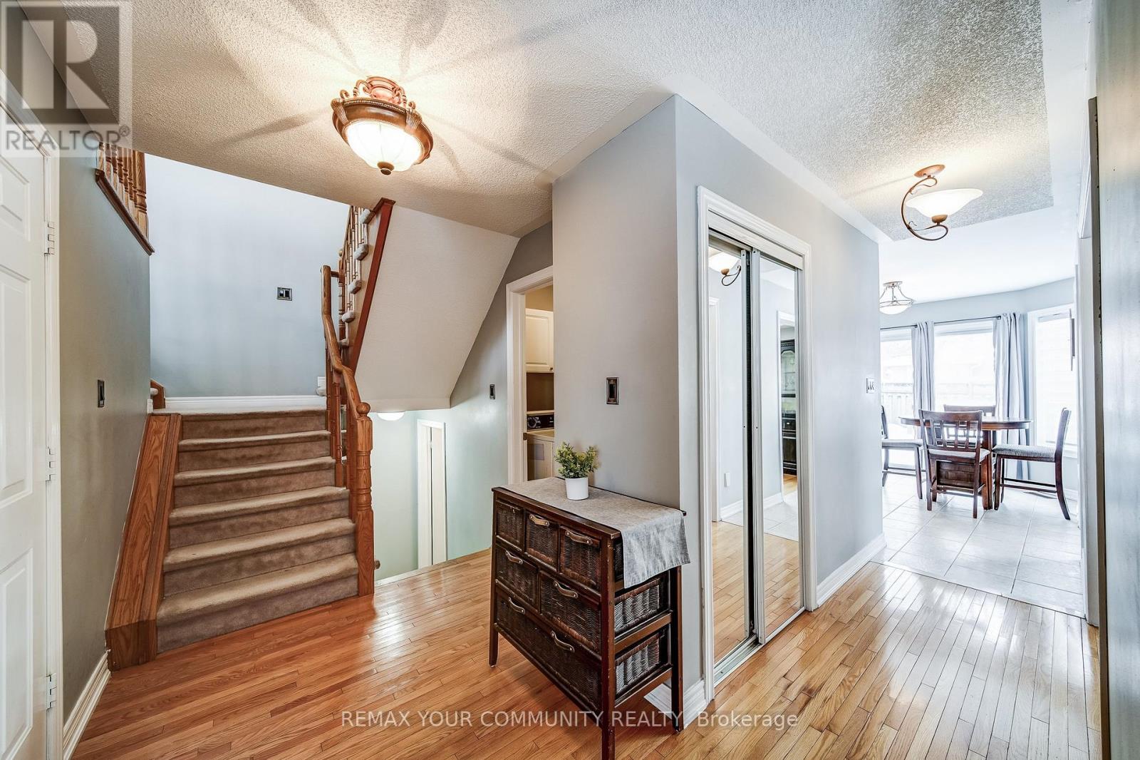 93 Amberview Drive, Georgina, Ontario  L4P 3Y4 - Photo 5 - N12798132