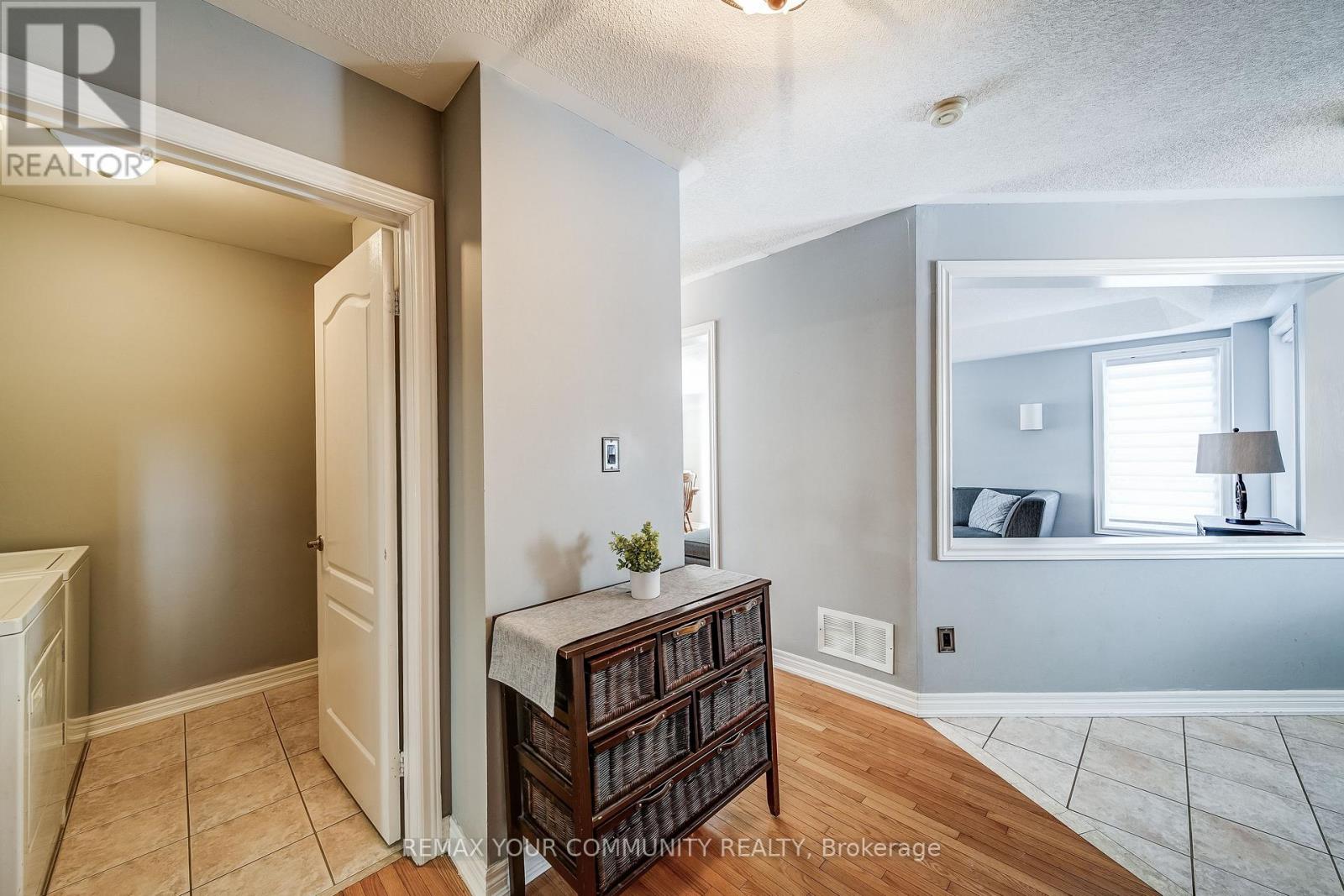 93 Amberview Drive, Georgina, Ontario  L4P 3Y4 - Photo 6 - N12798132