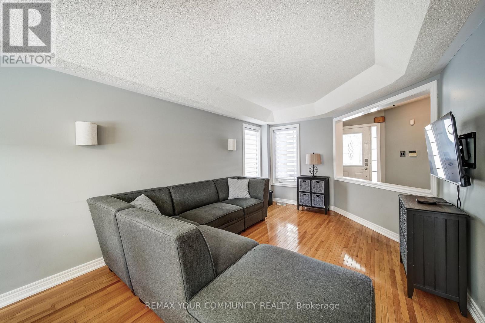 93 Amberview Drive, Georgina, Ontario  L4P 3Y4 - Photo 9 - N12798132