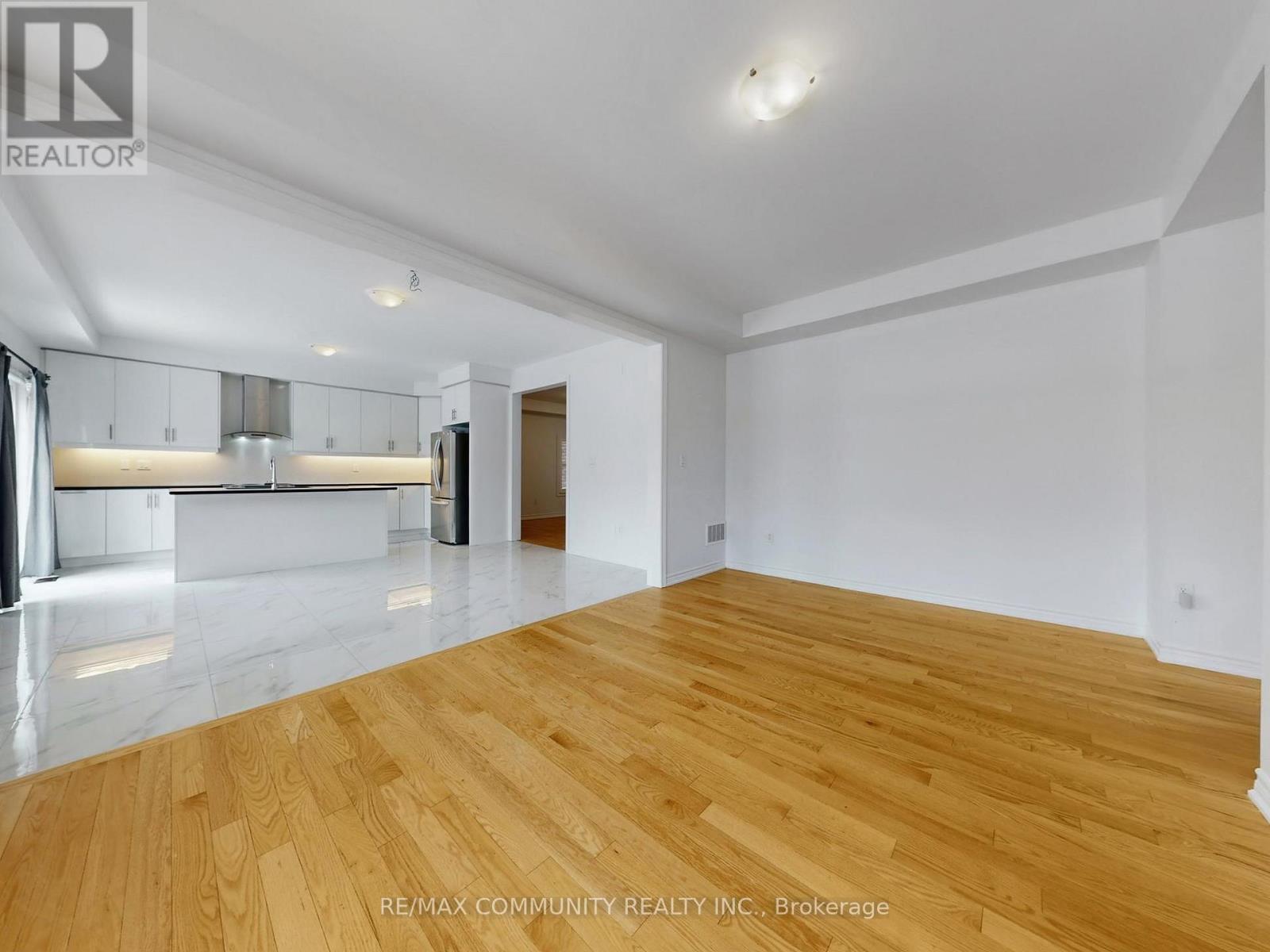 301 Danny Wheeler Boulevard, Georgina, Ontario  L4P 0K1 - Photo 13 - N12798138