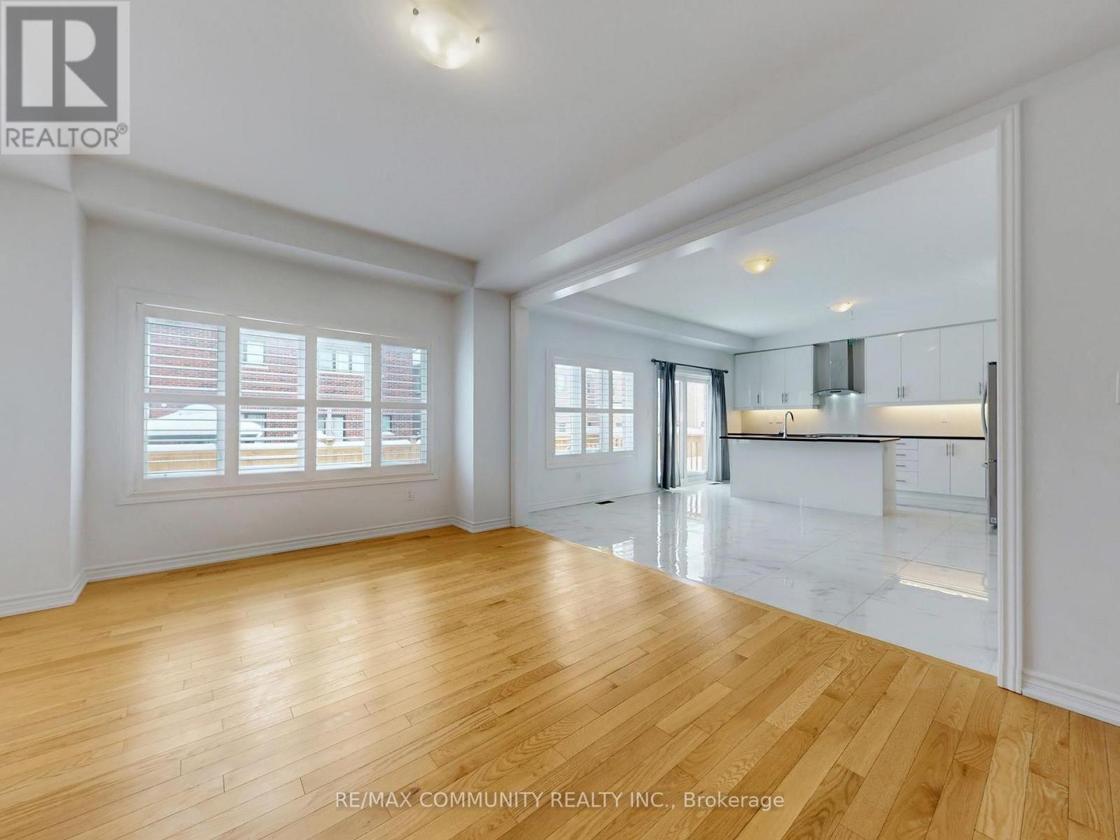 301 Danny Wheeler Boulevard, Georgina, Ontario  L4P 0K1 - Photo 14 - N12798138