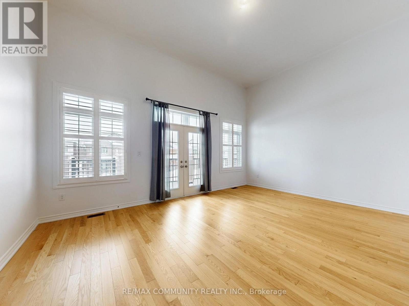 301 Danny Wheeler Boulevard, Georgina, Ontario  L4P 0K1 - Photo 23 - N12798138