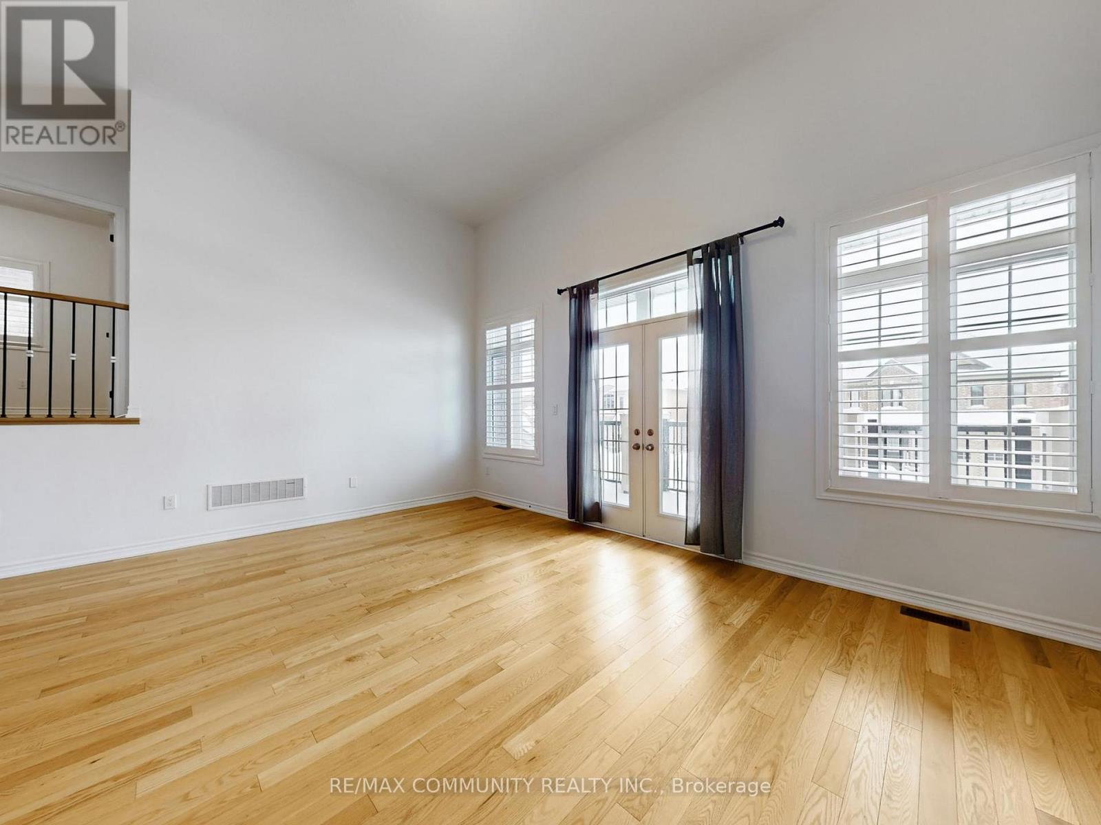 301 Danny Wheeler Boulevard, Georgina, Ontario  L4P 0K1 - Photo 24 - N12798138