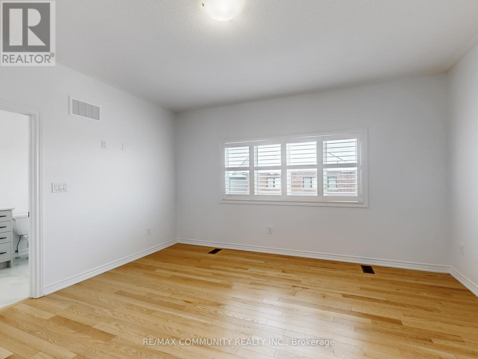 301 Danny Wheeler Boulevard, Georgina, Ontario  L4P 0K1 - Photo 28 - N12798138