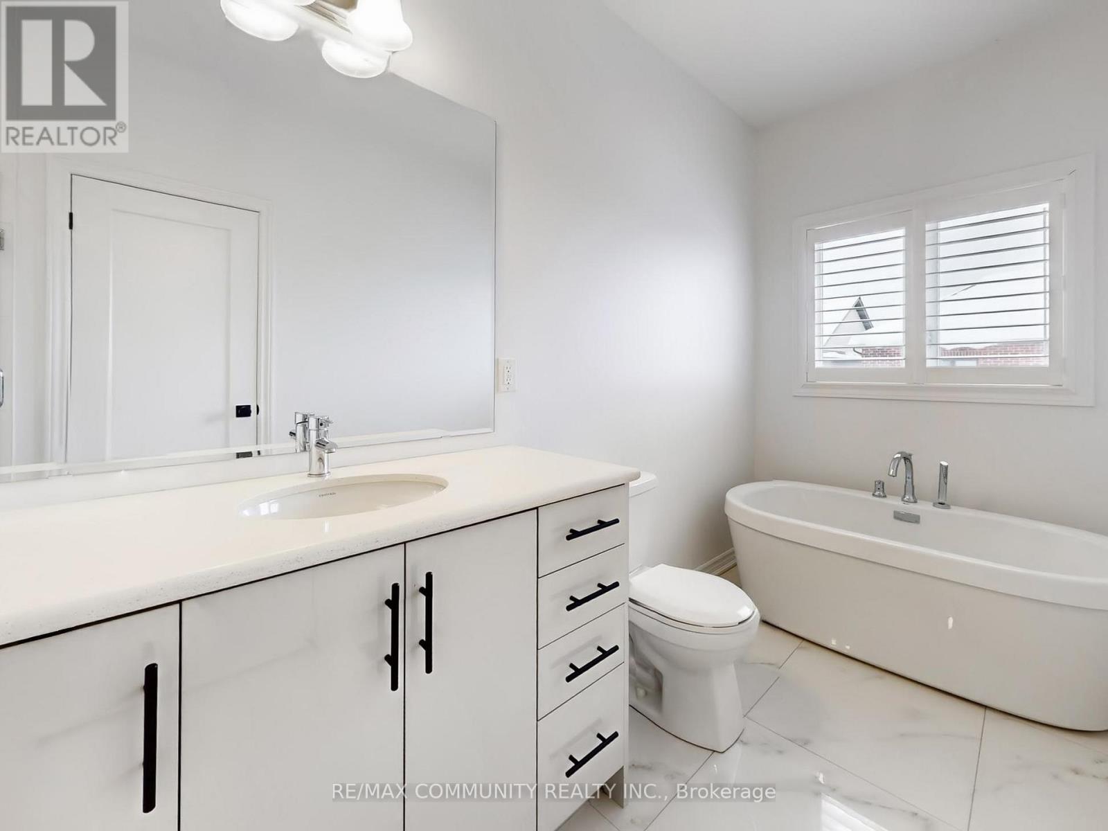 301 Danny Wheeler Boulevard, Georgina, Ontario  L4P 0K1 - Photo 31 - N12798138