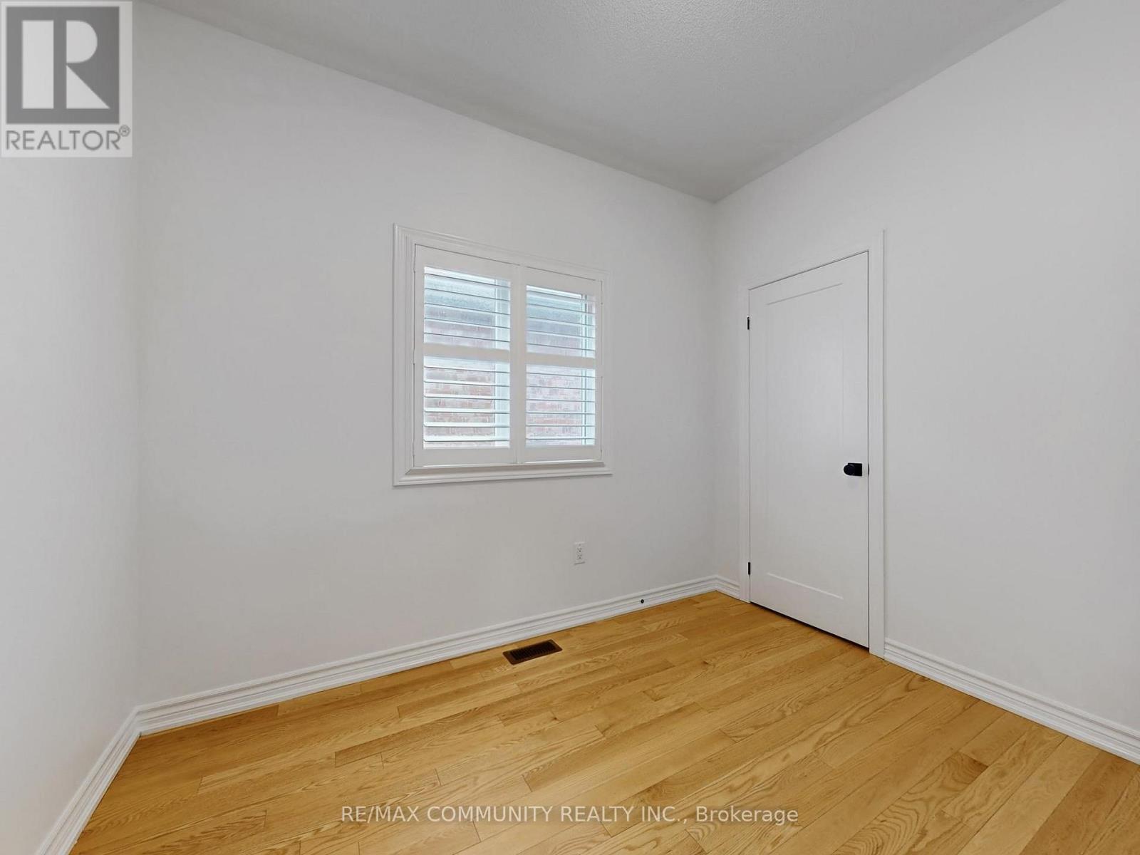 301 Danny Wheeler Boulevard, Georgina, Ontario  L4P 0K1 - Photo 32 - N12798138