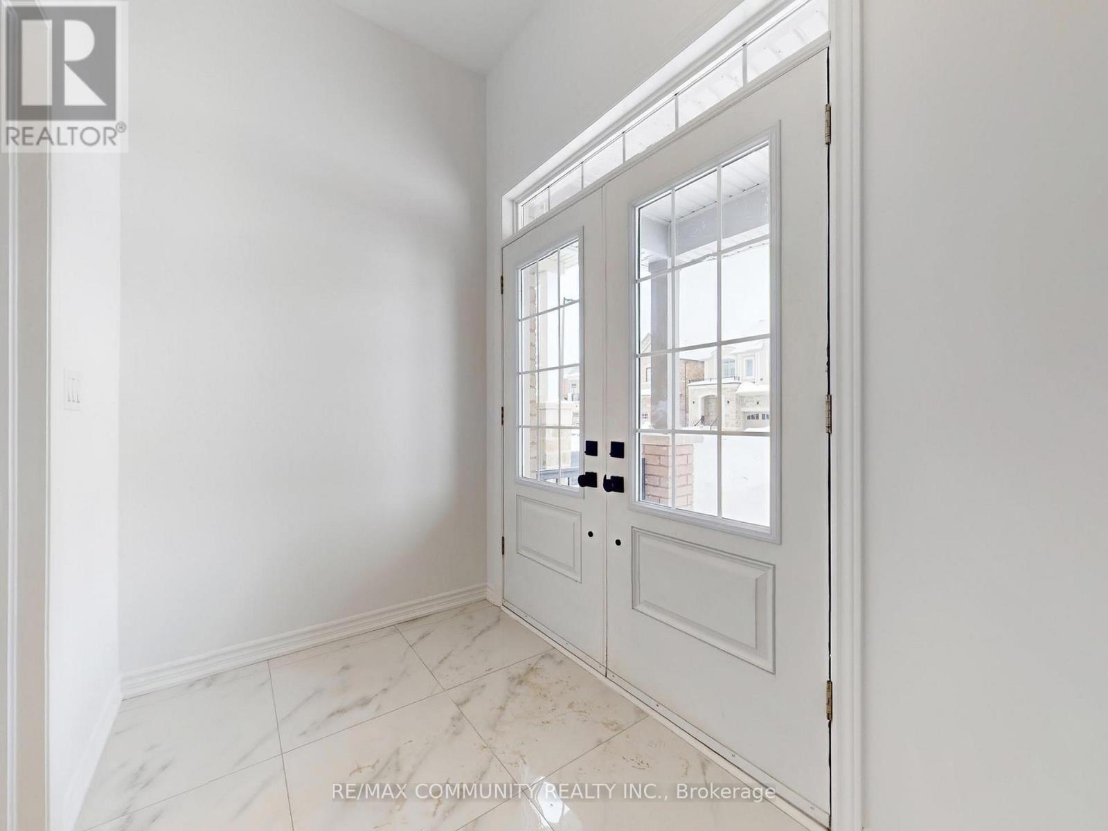 301 Danny Wheeler Boulevard, Georgina, Ontario  L4P 0K1 - Photo 6 - N12798138