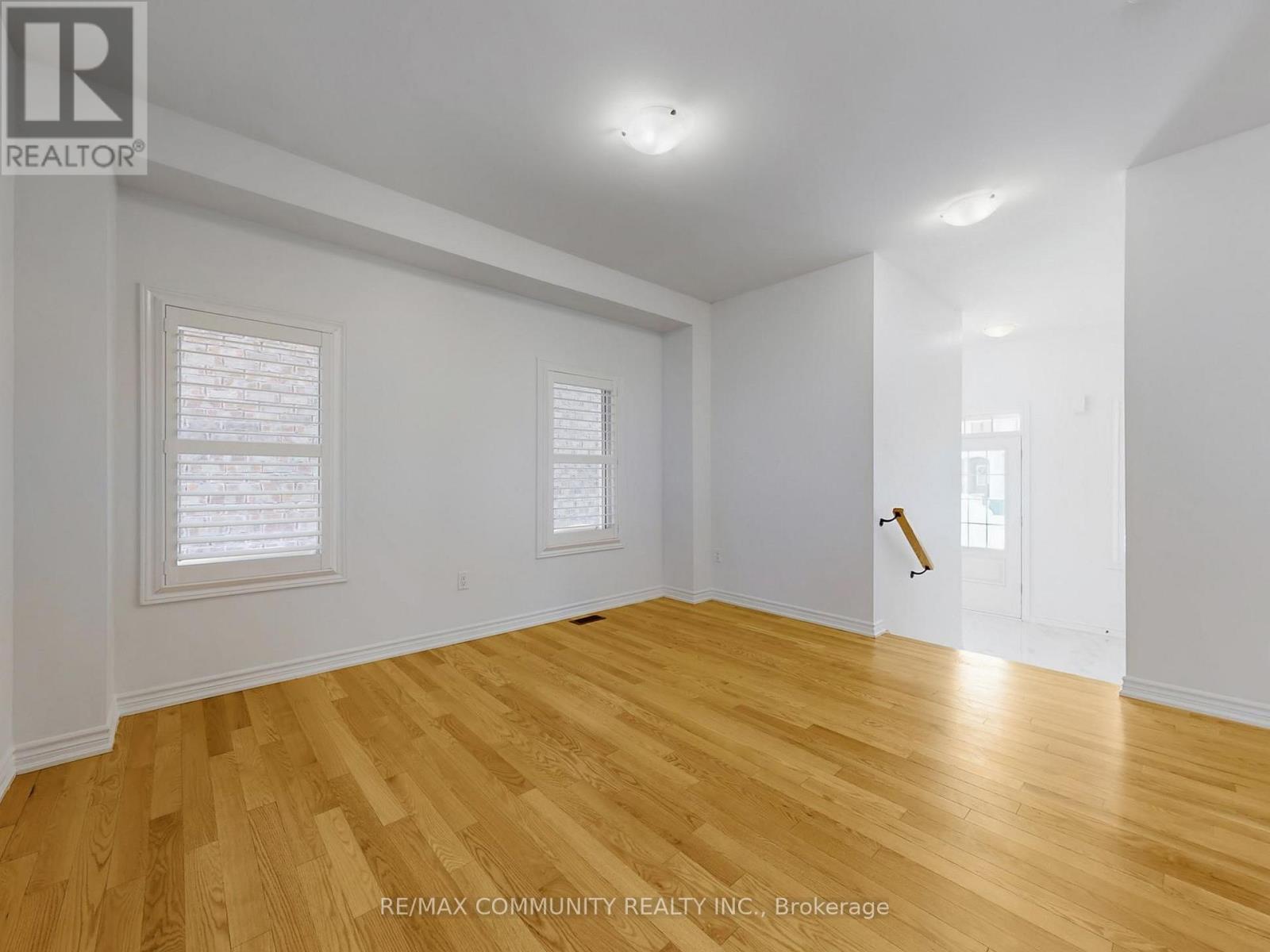 301 Danny Wheeler Boulevard, Georgina, Ontario  L4P 0K1 - Photo 9 - N12798138