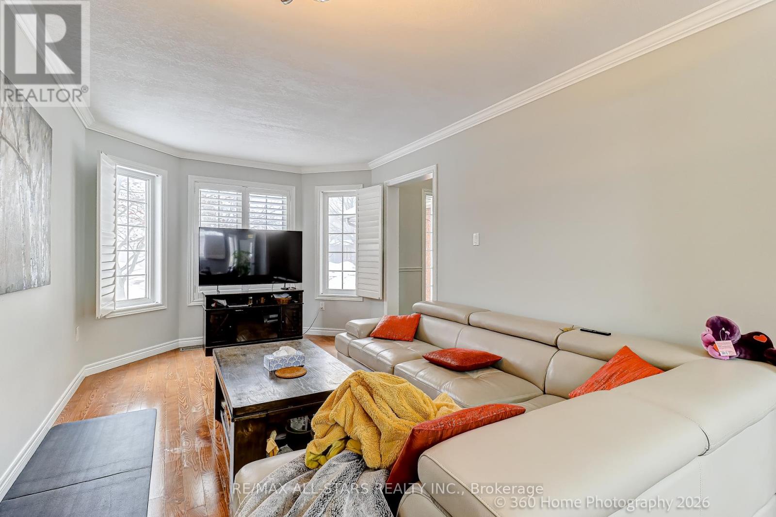 Main Floor - 6 Amberview Drive, Georgina, Ontario  L4P 3X6 - Photo 5 - N12798162