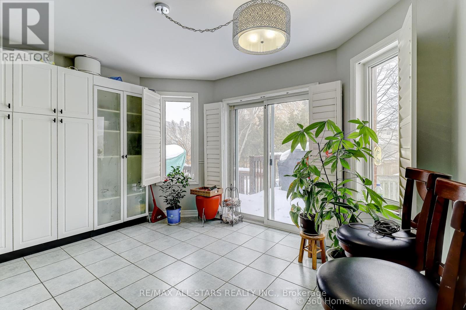 Main Floor - 6 Amberview Drive, Georgina, Ontario  L4P 3X6 - Photo 9 - N12798162