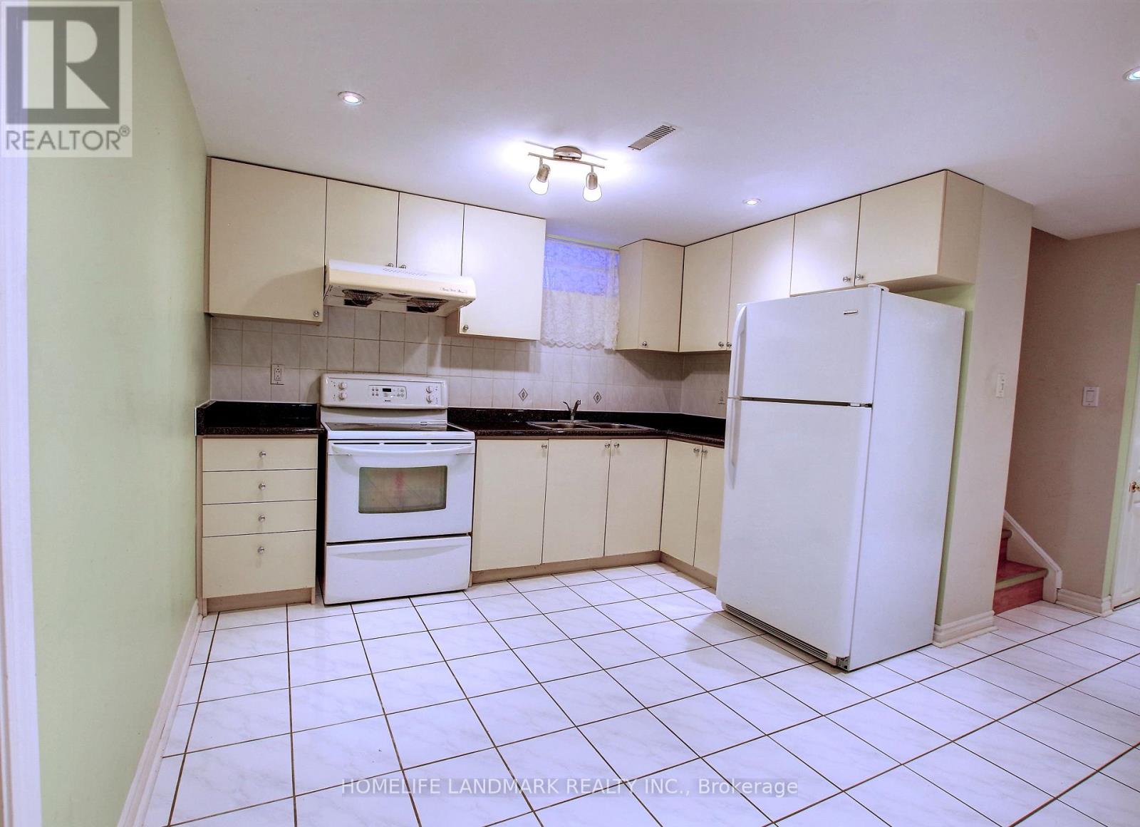 10 Whistler Court, Markham, Ontario  L3R 4T1 - Photo 3 - N12798224