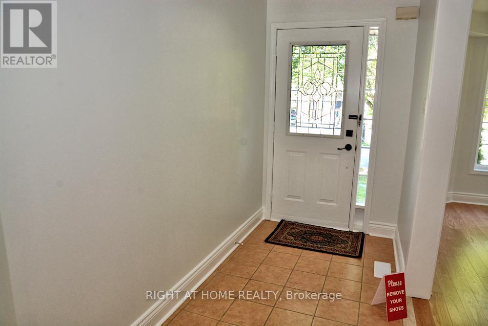 242 Flagstone Way, Newmarket, Ontario  L3X 2Y2 - Photo 2 - N12798234