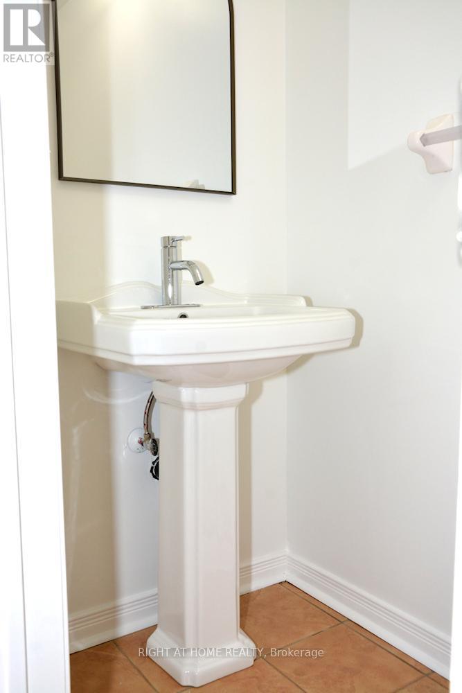 242 Flagstone Way, Newmarket, Ontario  L3X 2Y2 - Photo 7 - N12798234