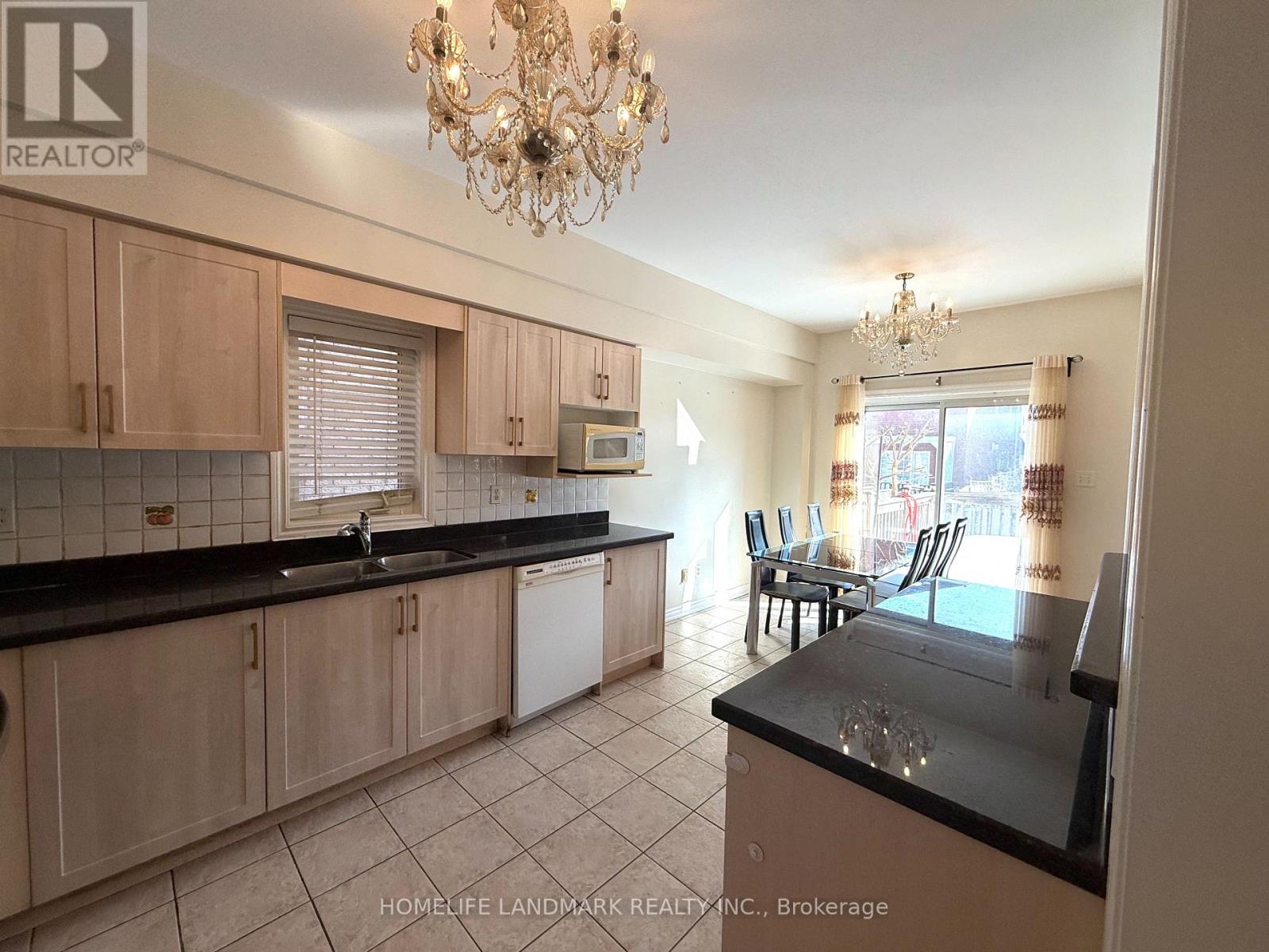 10 Whistler Court, Markham, Ontario  L3R 4T1 - Photo 5 - N12798274