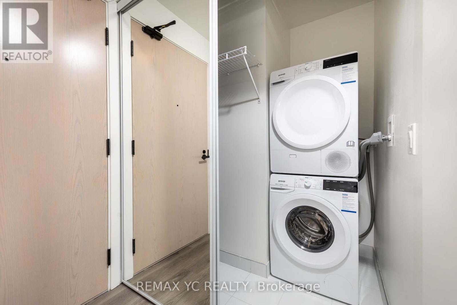 3910 - 28 Interchange Way, Vaughan, Ontario  L4K 5Z7 - Photo 2 - N12798320