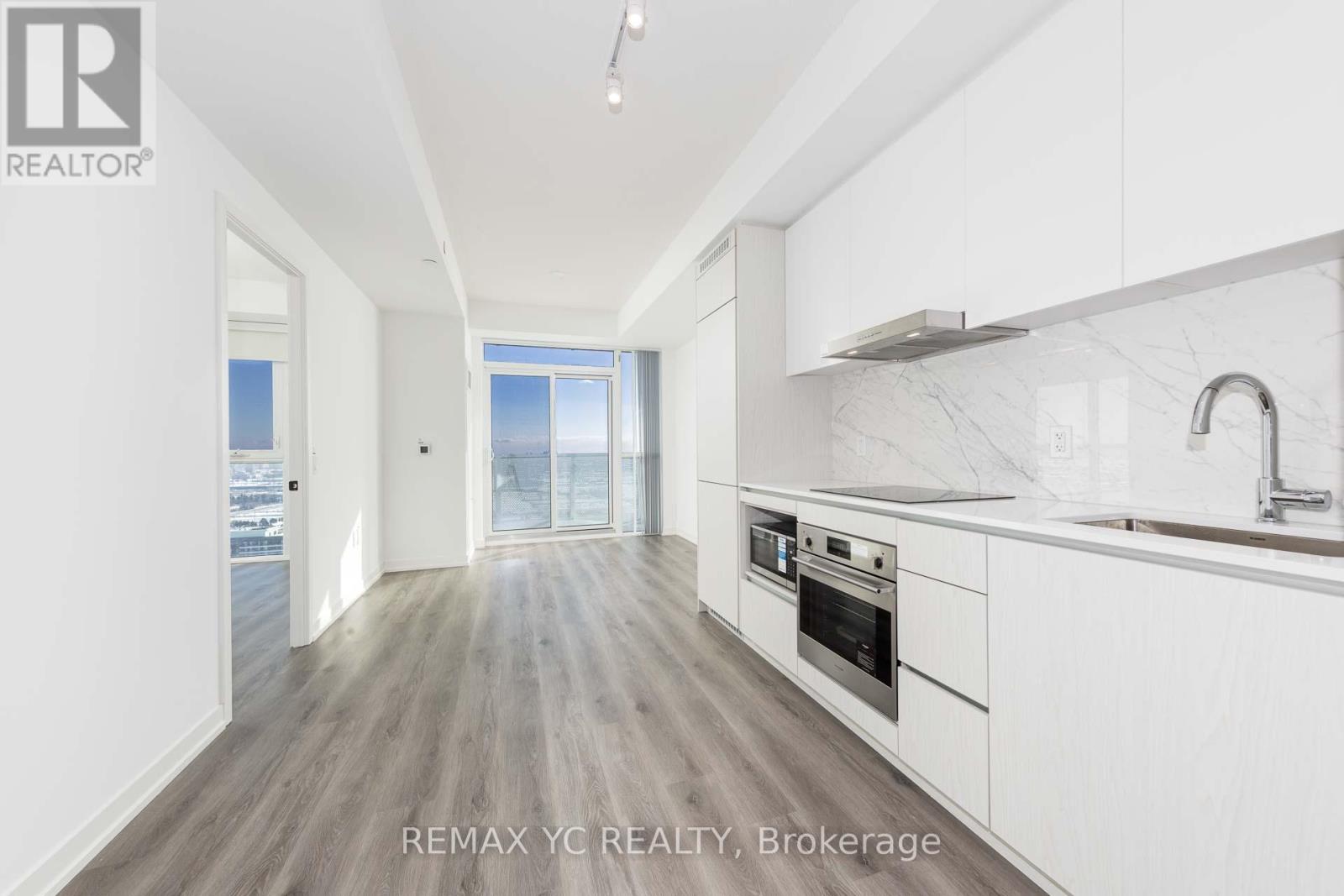 3910 - 28 Interchange Way, Vaughan, Ontario  L4K 5Z7 - Photo 4 - N12798320