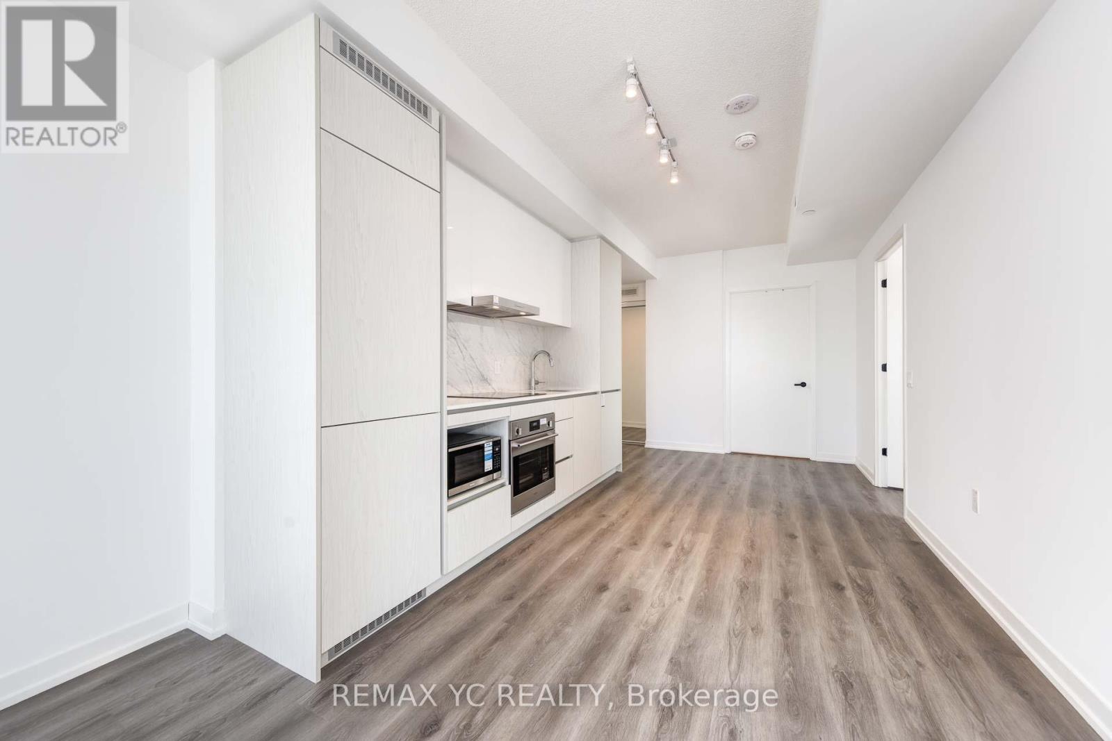 3910 - 28 Interchange Way, Vaughan, Ontario  L4K 5Z7 - Photo 8 - N12798320