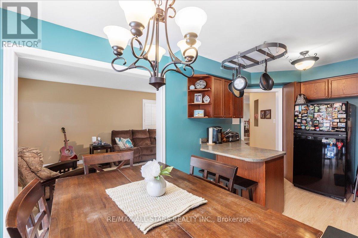 56 Ian Drive, Georgina, Ontario  L4P 4G9 - Photo 17 - N12798366