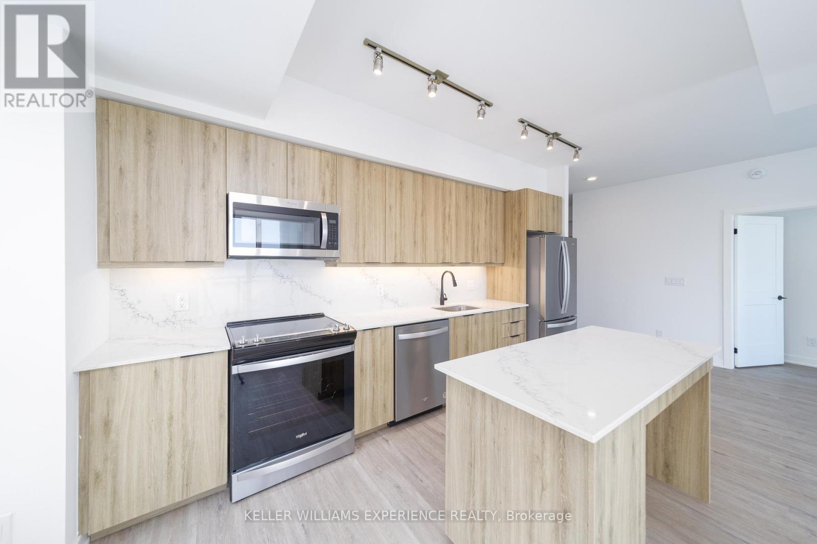 206 - 56 Lakeside Terrace, Barrie (Little Lake), Ontario  L4M 0L4 - Photo 3 - S12798390