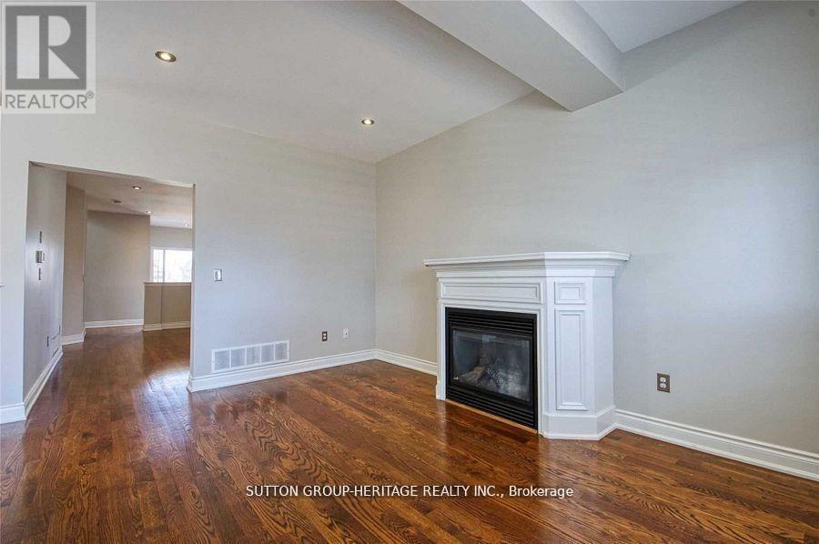 52 Wessex Drive, Whitby, Ontario  L1M 2C3 - Photo 5 - E12798380